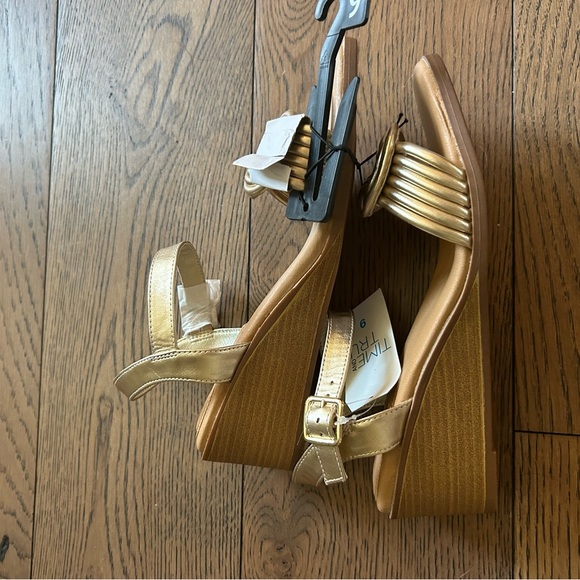 NWT! Time and Tru Women's Mid-Heel Gold Knot Wedge Sandals Size 9 - Picture 8 of 13